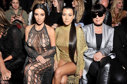 is-kaires-i-desine-kim-kardashian-kourtney-kardashina-ir-kris-jenner-72493006